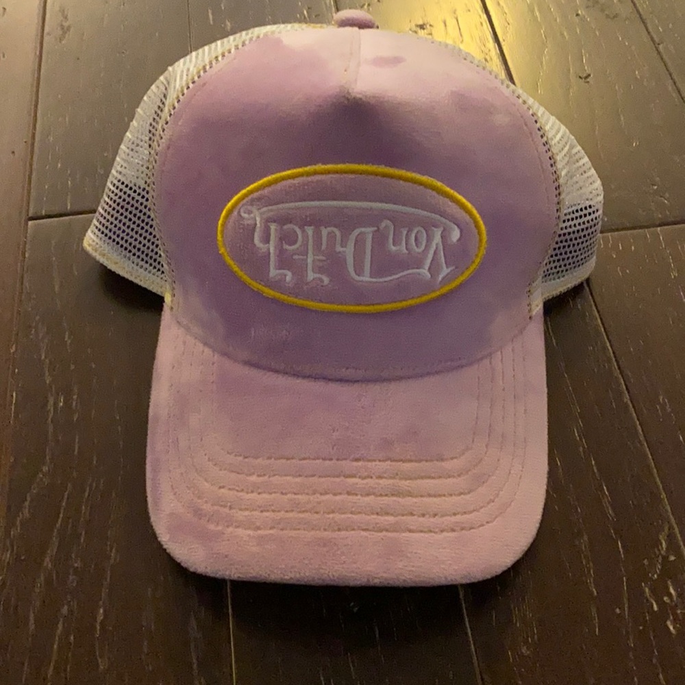 Von Dutch hat